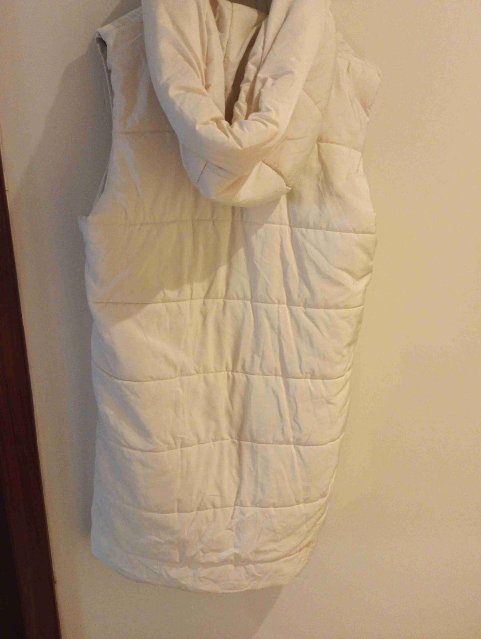 Chaqueta acolchado blanco con capucha - miniatura 4