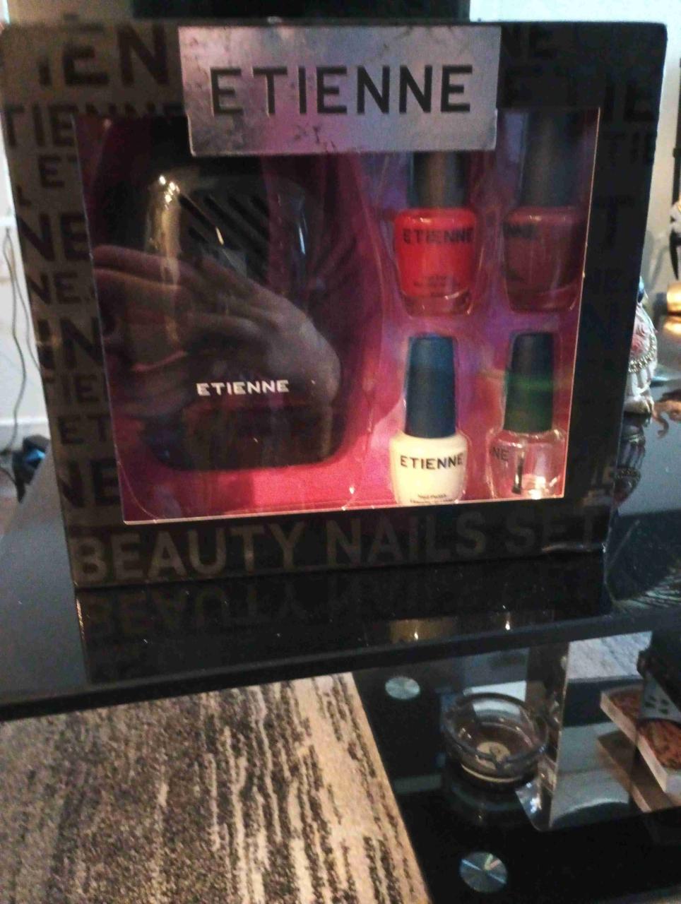 Set de uñas Etienne Beauty