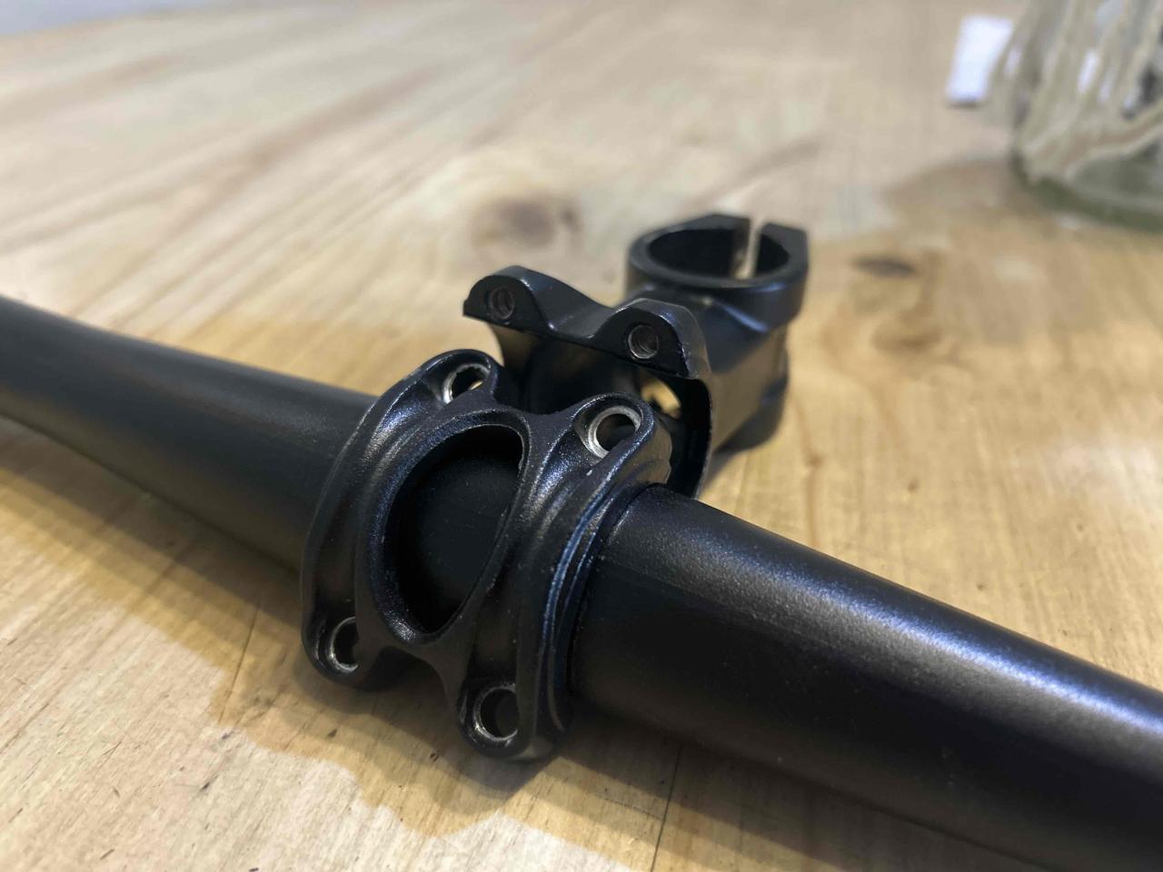 Volante MTB 31mm + manubrio + accesorios - miniatura 1