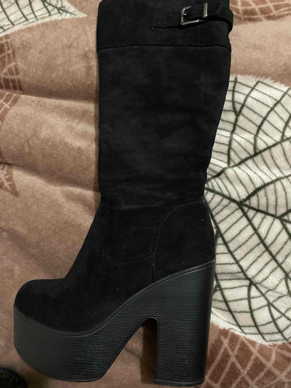 Botas negras - miniatura 3
