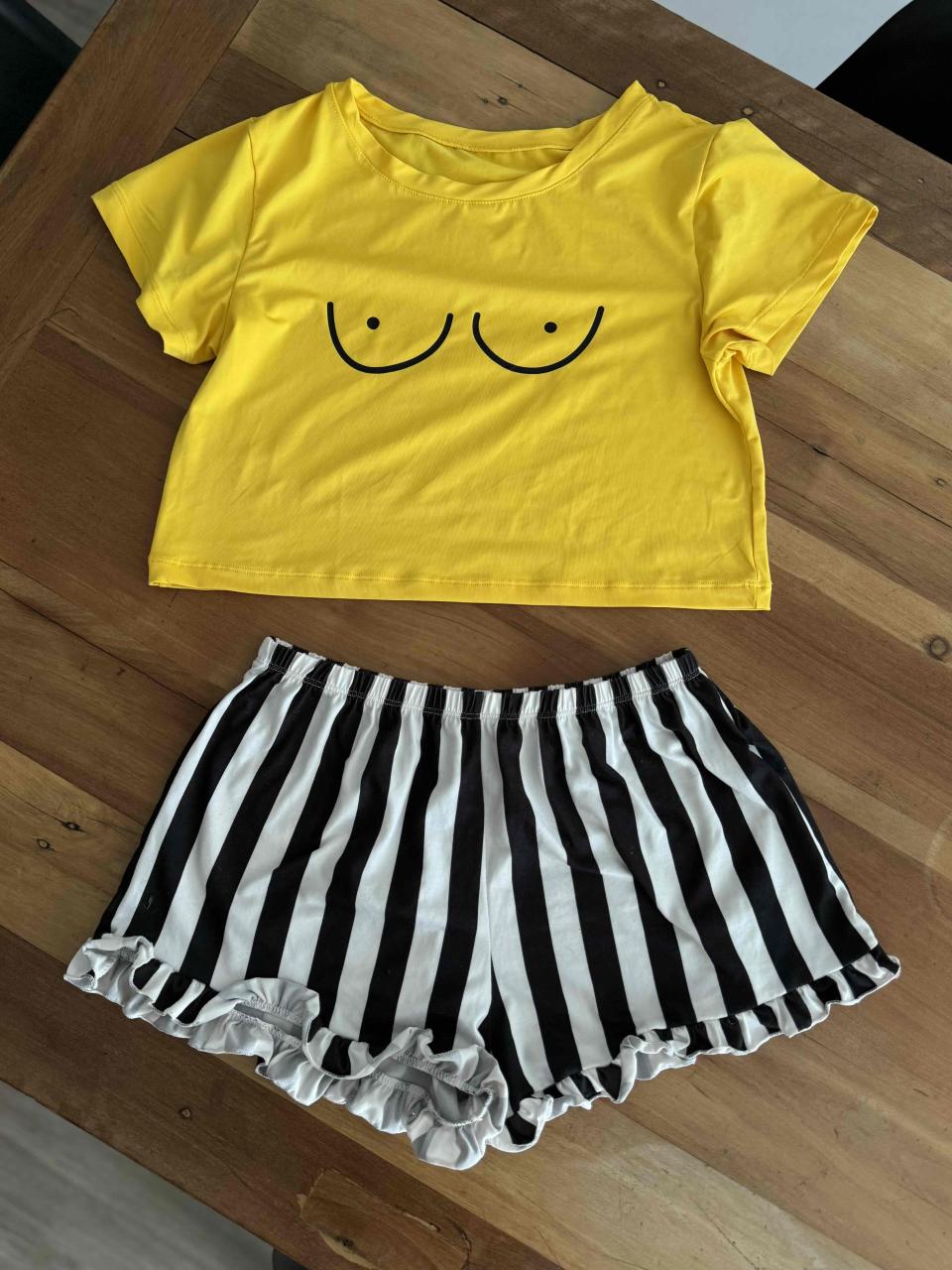 Conjunto pijama amarillo y negro