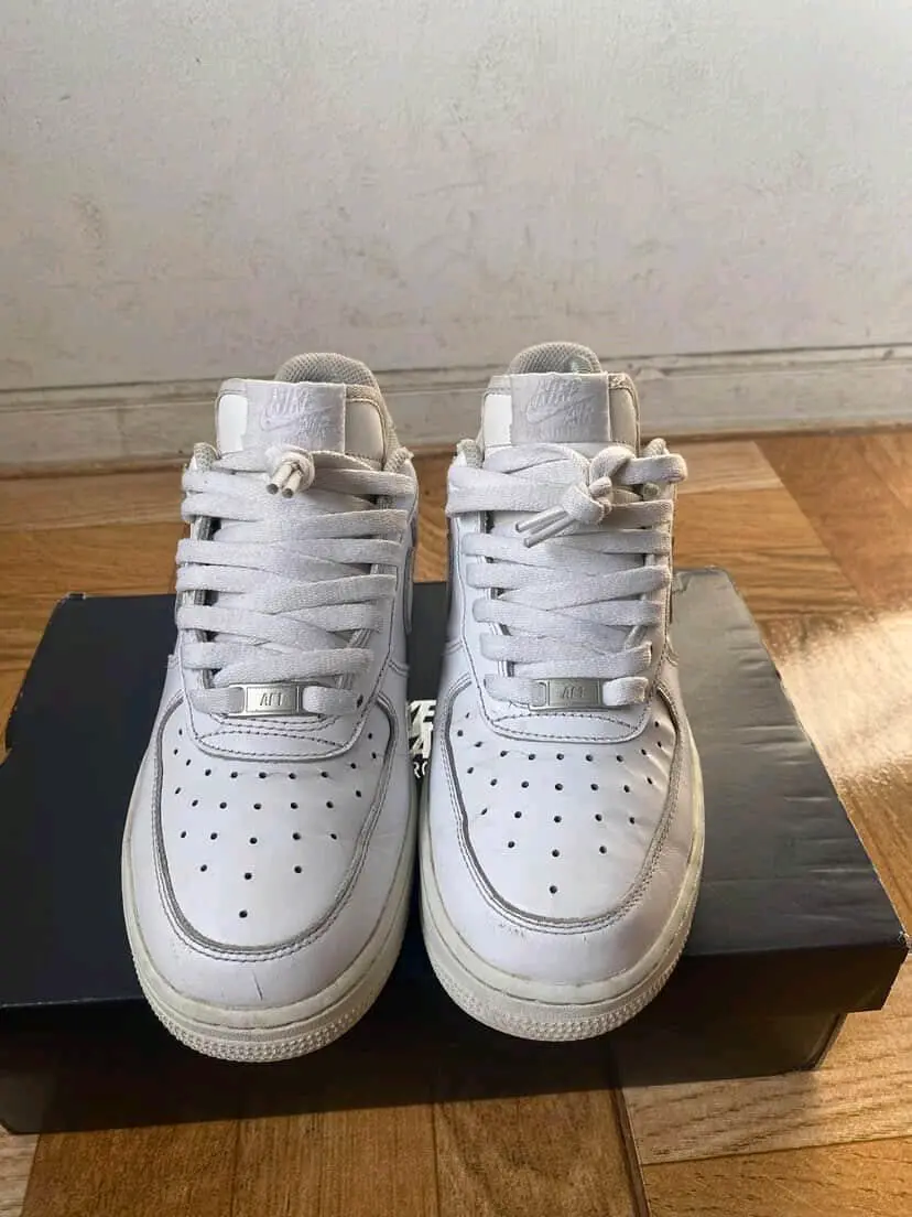 Zapatillas blancas deportivas