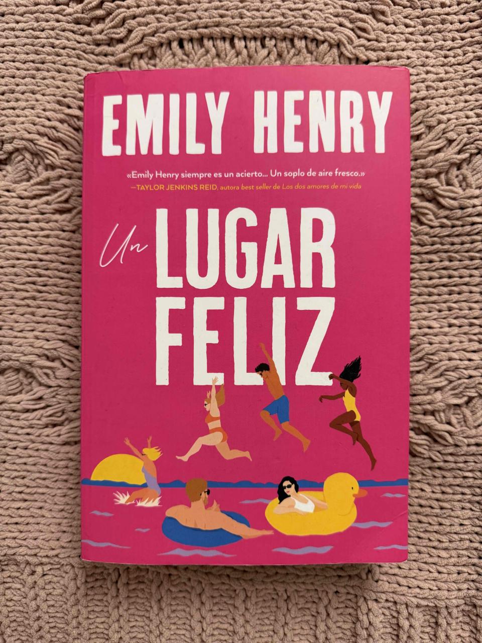 Libro 'Un Lugar Feliz' de Emily Henry - miniatura 1