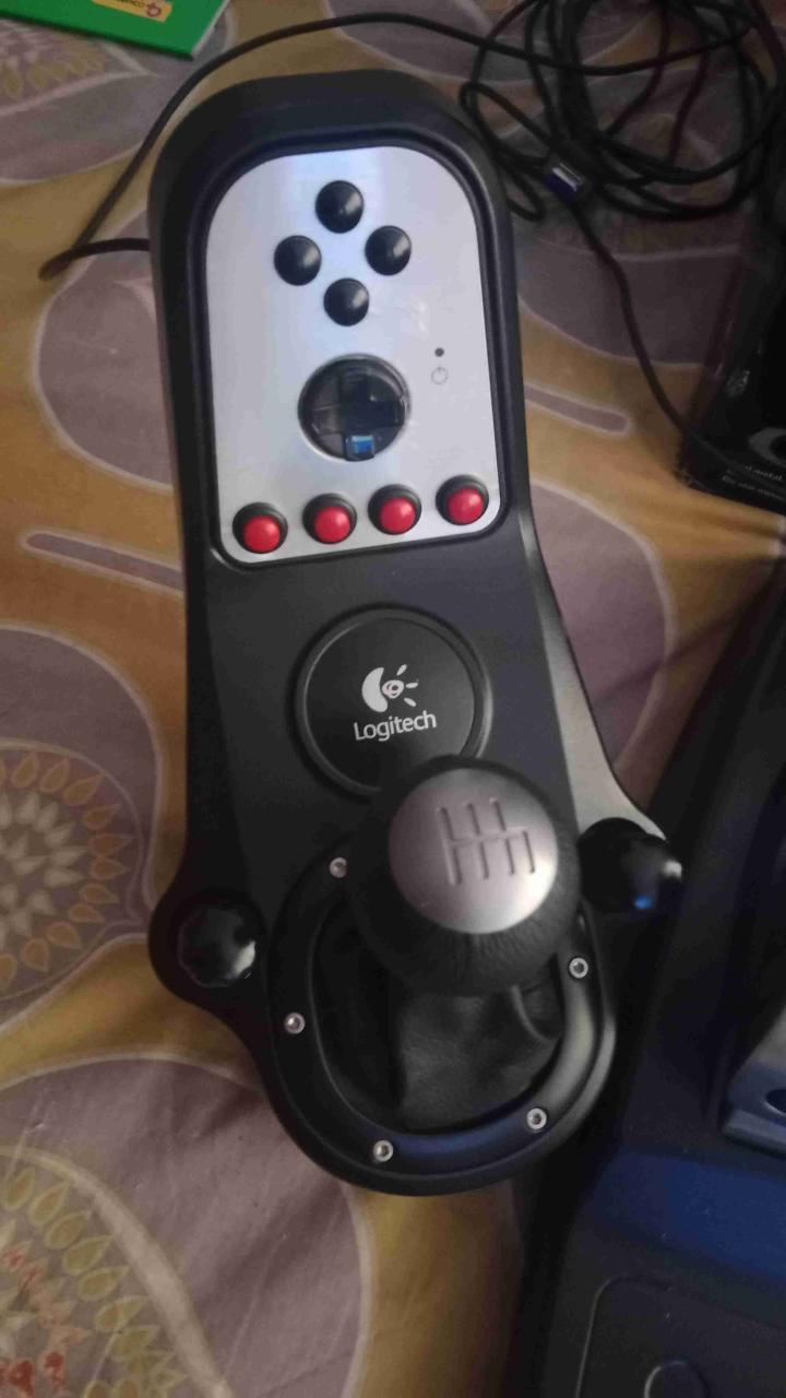 Volante y pedales Logitech G27 - miniatura 2