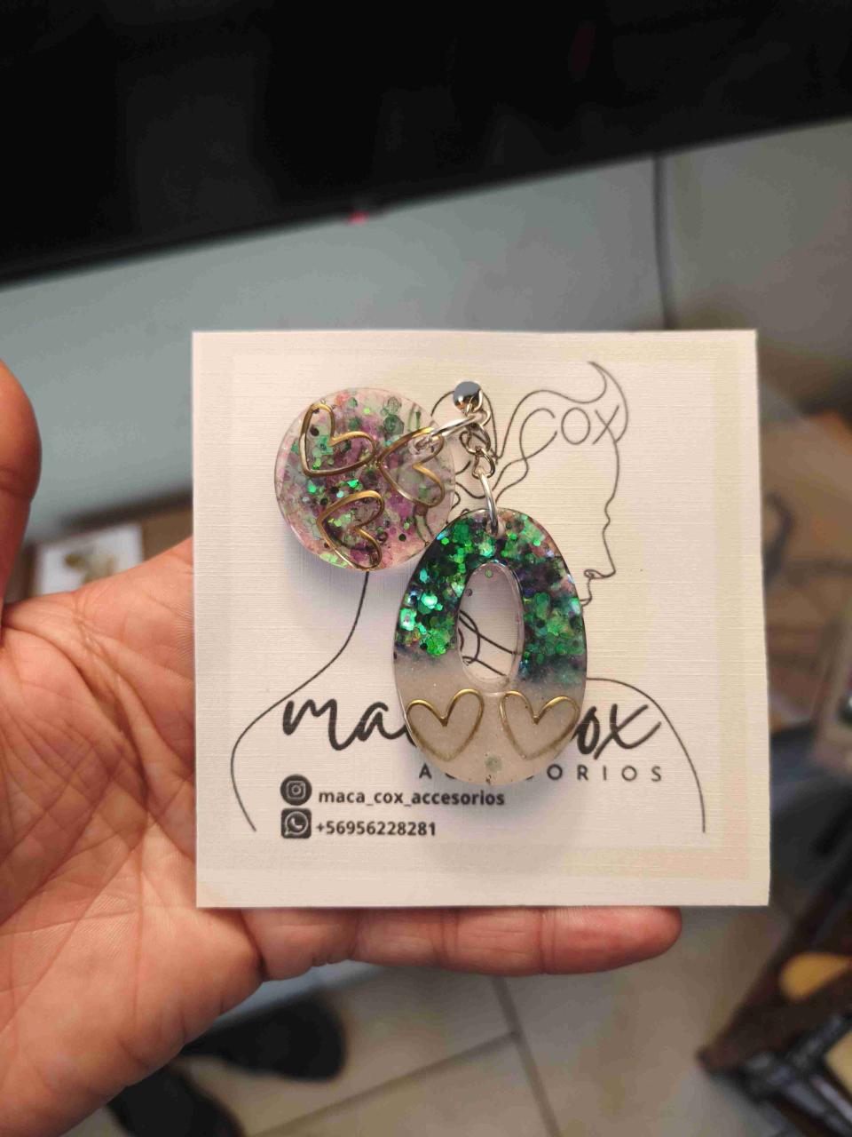 Llaveros de resina personalizados - miniatura 4