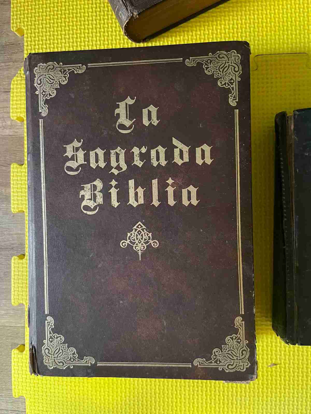 La Sagrada Biblia antiguo