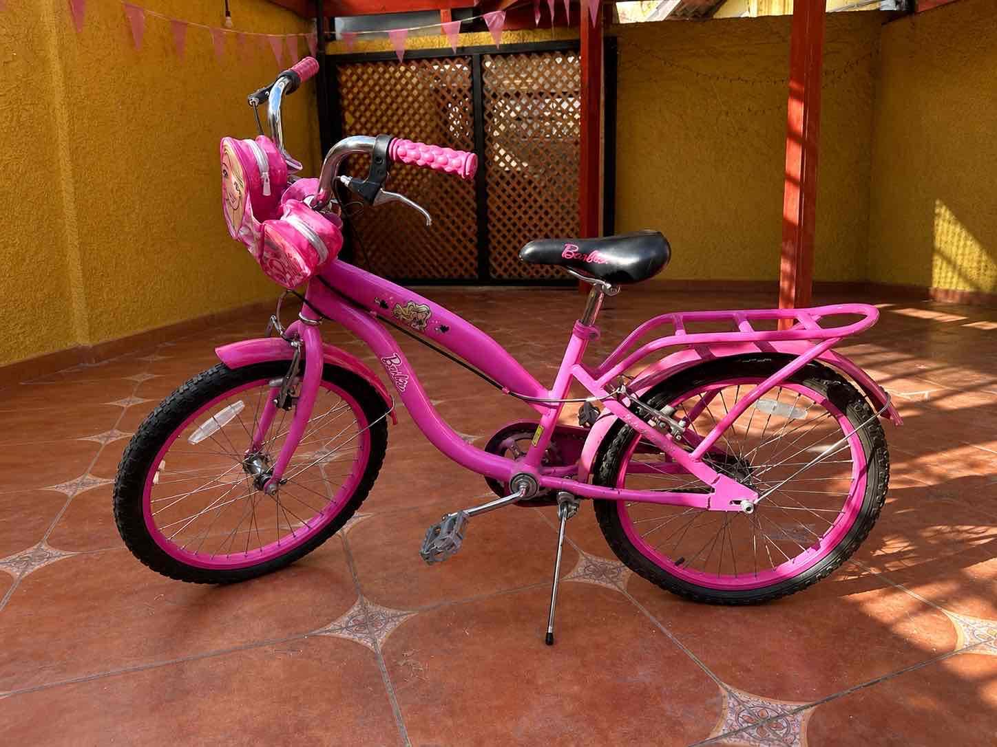 Bicicleta Bianchi Barbie rosada con casco - miniatura 1