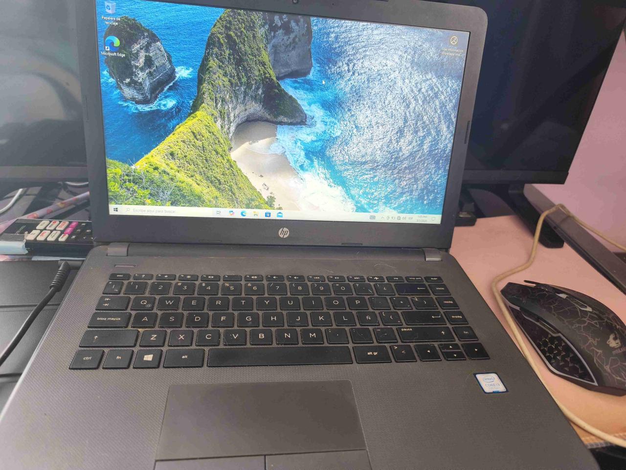 Notebook HP con Windows 10 - miniatura 1