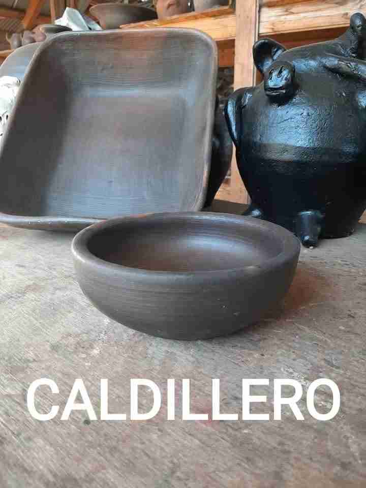 Caldillero de greda artesanal - miniatura 1