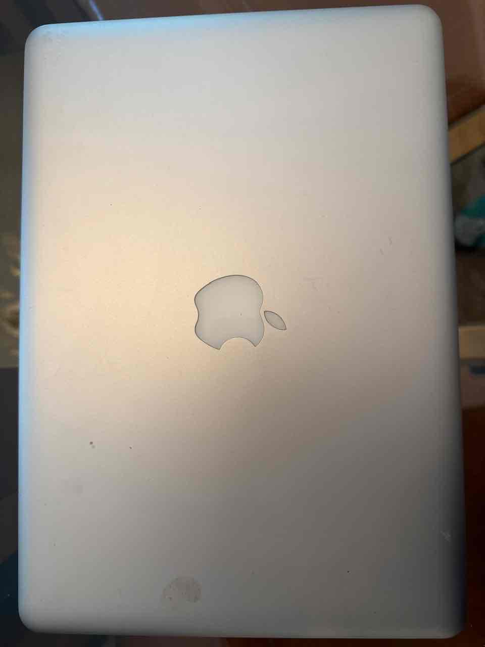 MacBook Pro usado con cargador - miniatura 2
