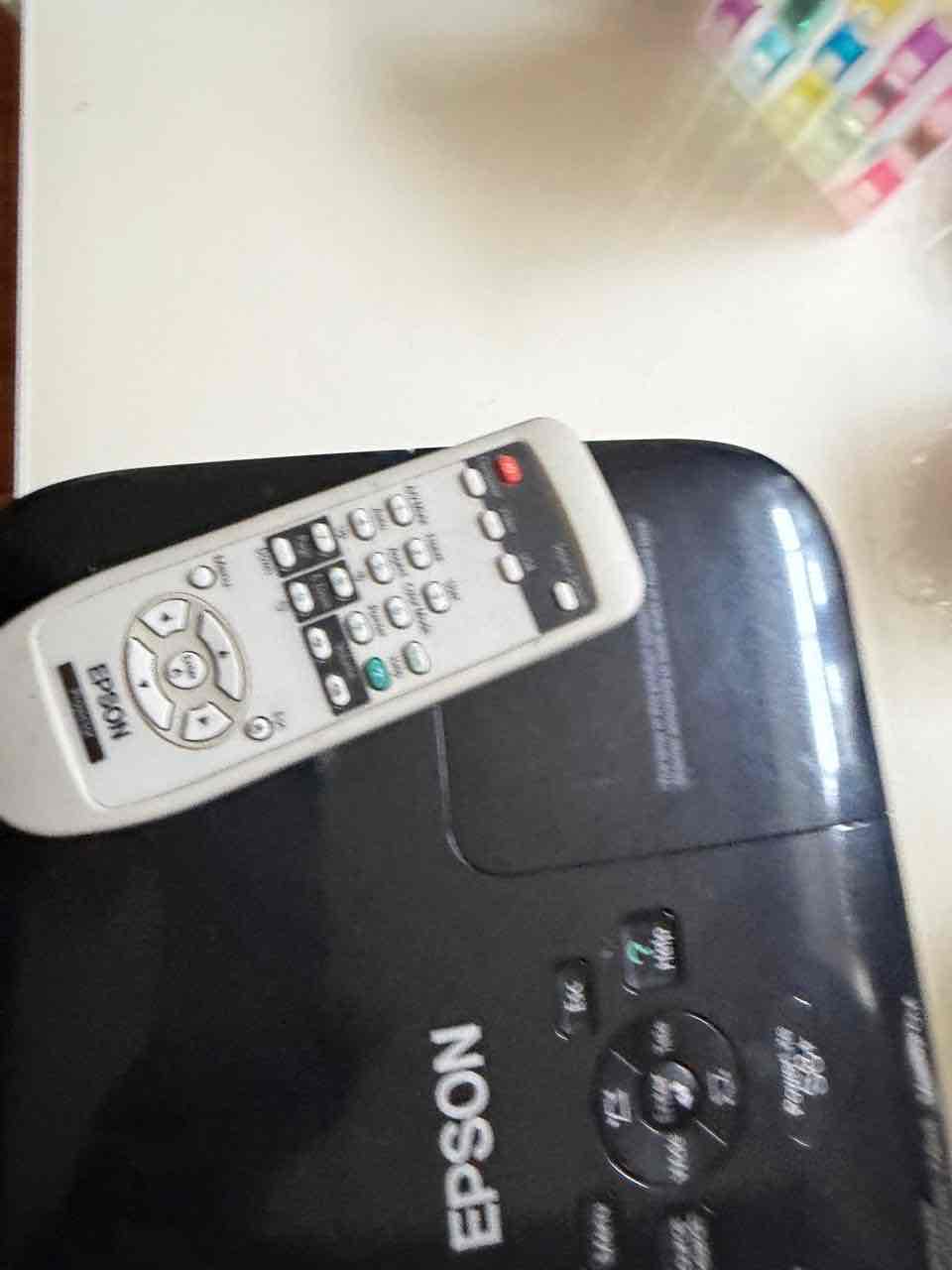 Proyector Epson con control remoto - miniatura 5