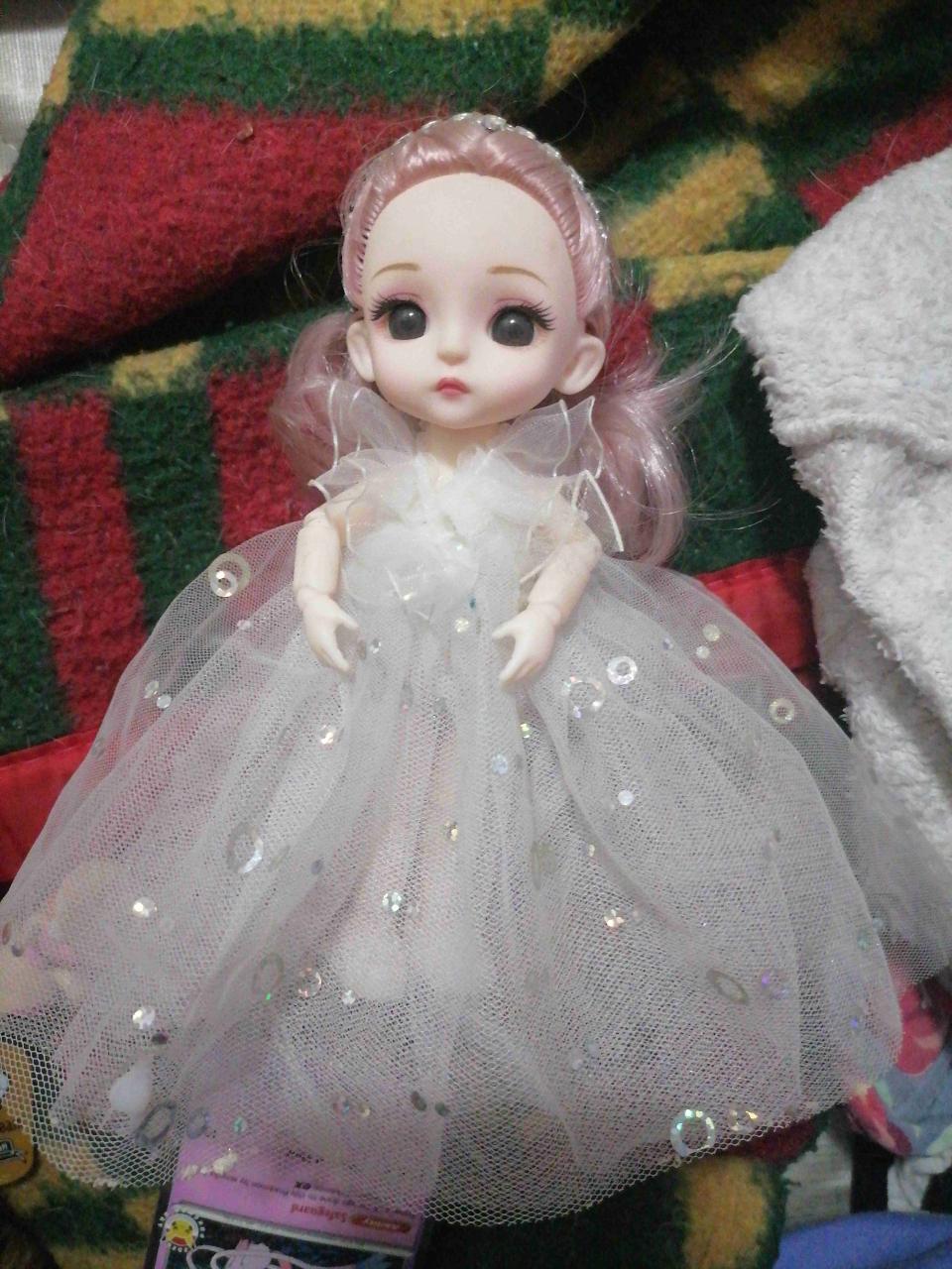 Muñeca de colección con vestido