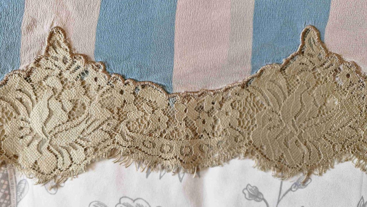Blusa seda rayada celeste y blanca - miniatura 5