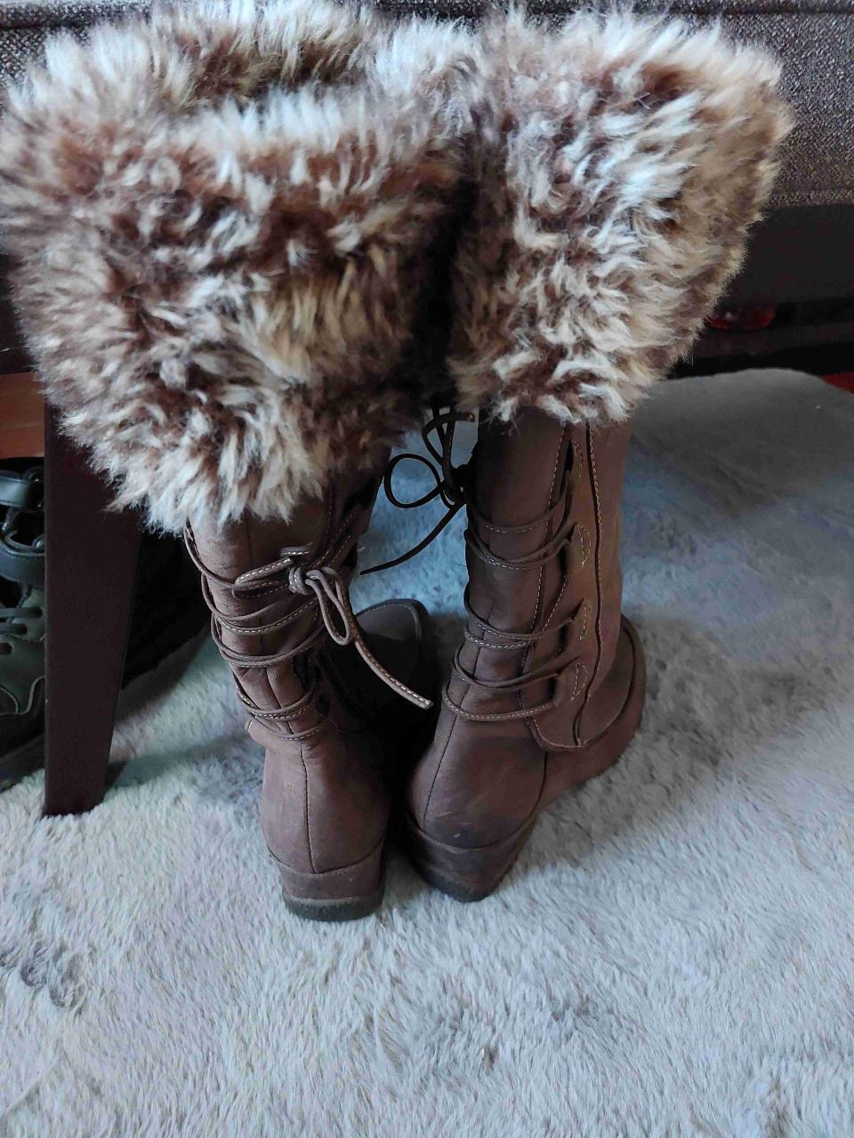 Botas altas marrones con pelaje - miniatura 2