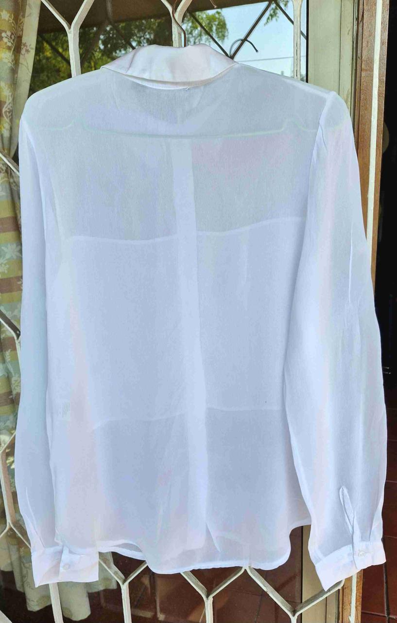 Blusa blanca semi-transparente - miniatura 2