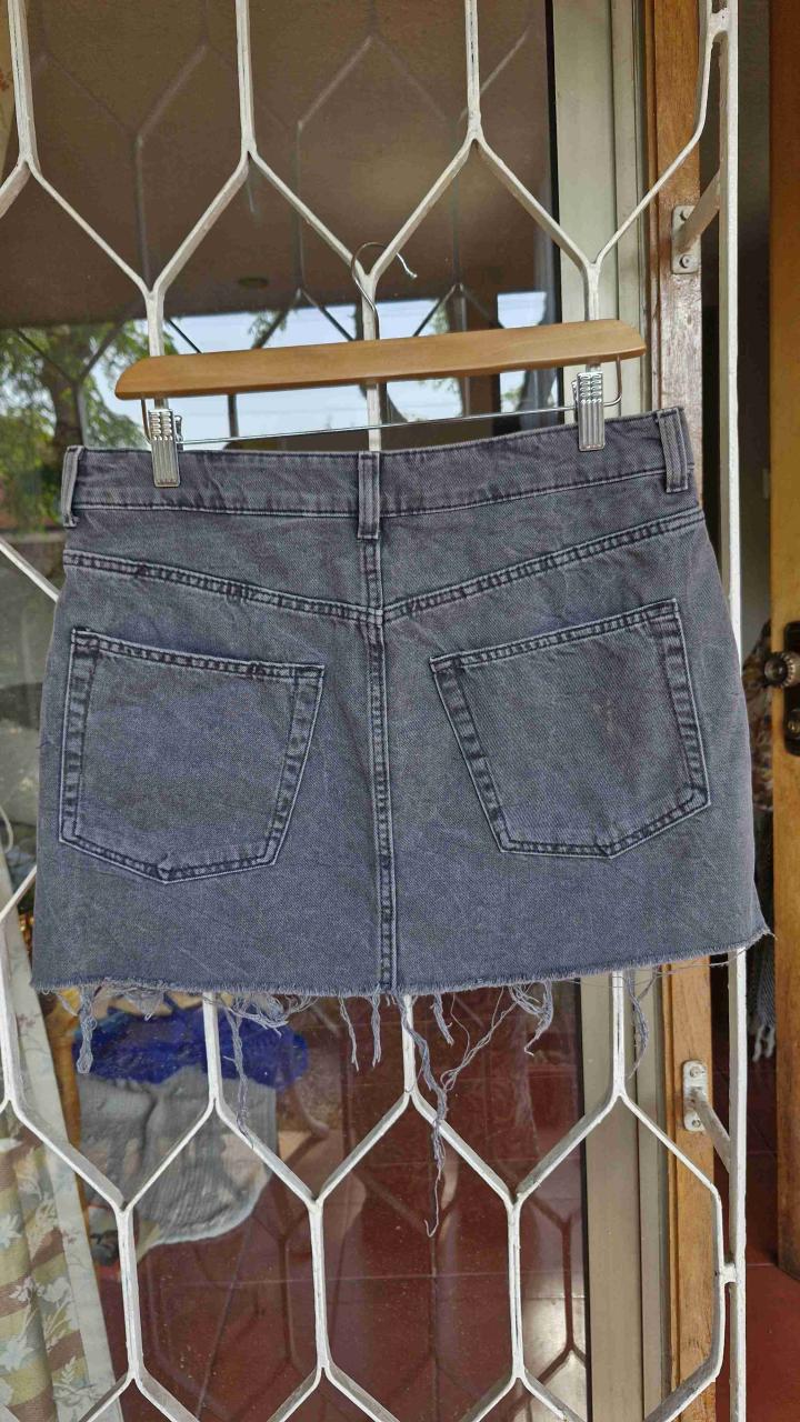 Falda denim negra desgastada HyM - miniatura 5