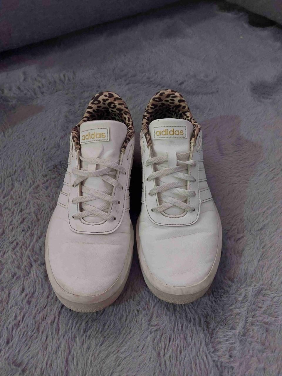 Zapatillas blancas con interior estampado - miniatura 2