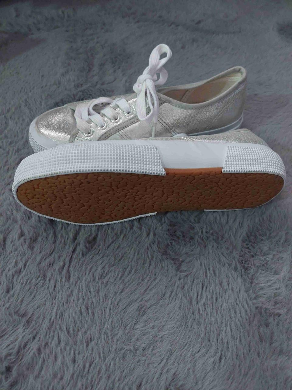 Zapatillas plateadas brillantes - miniatura 2