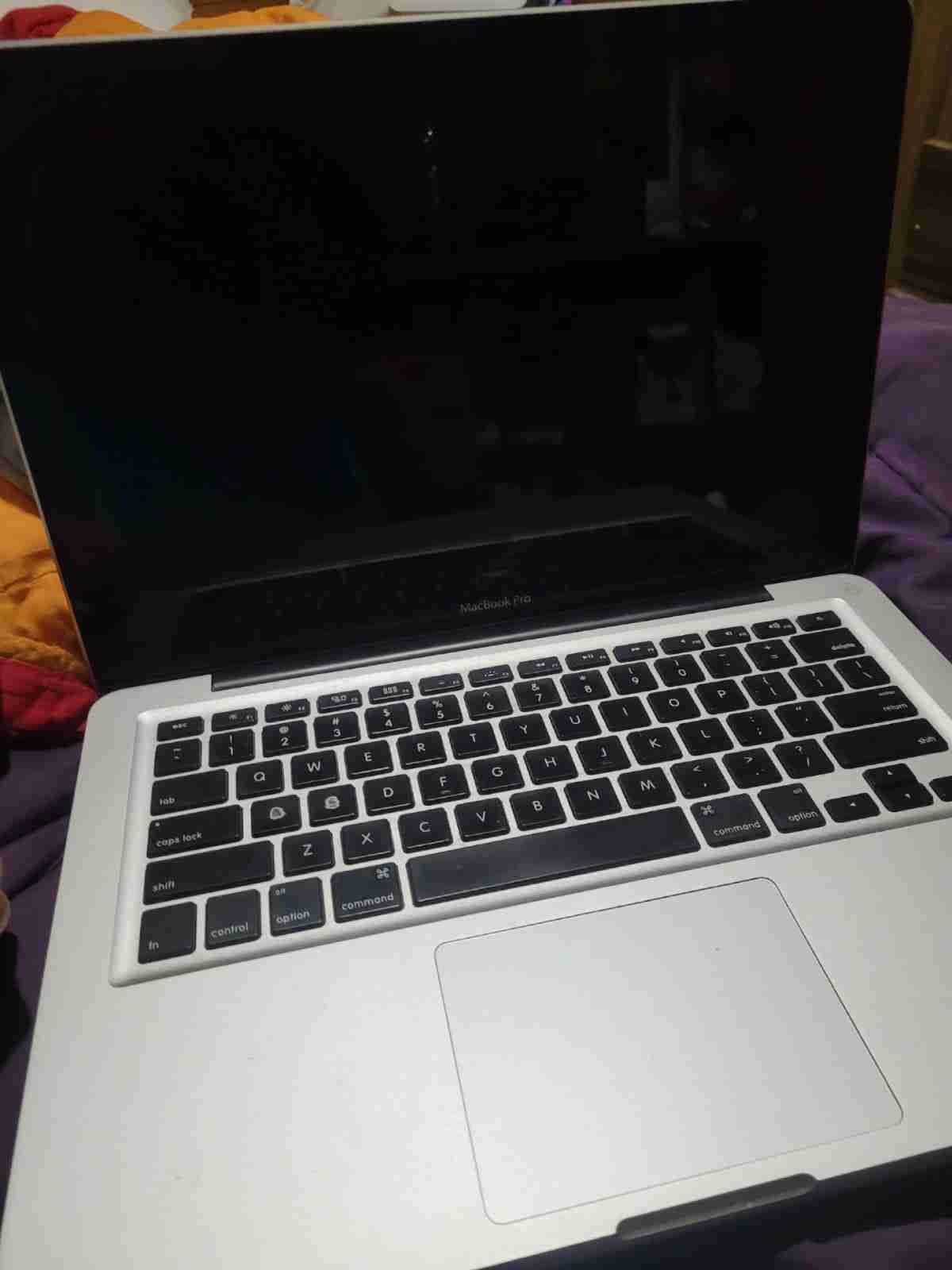 MacBook Pro usado en buen estado - miniatura 1