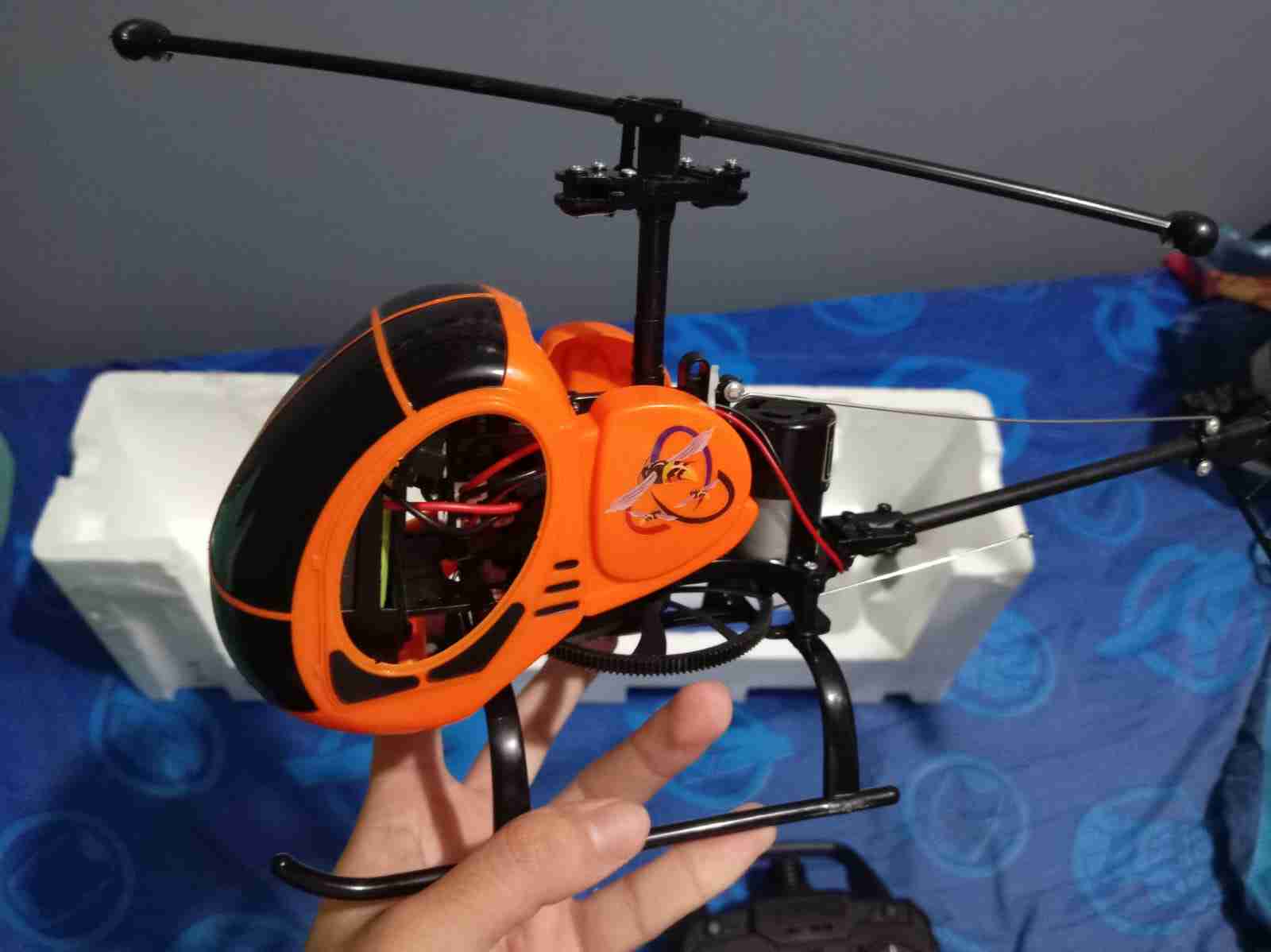 Helicóptero a control remoto con accesorios - miniatura 6