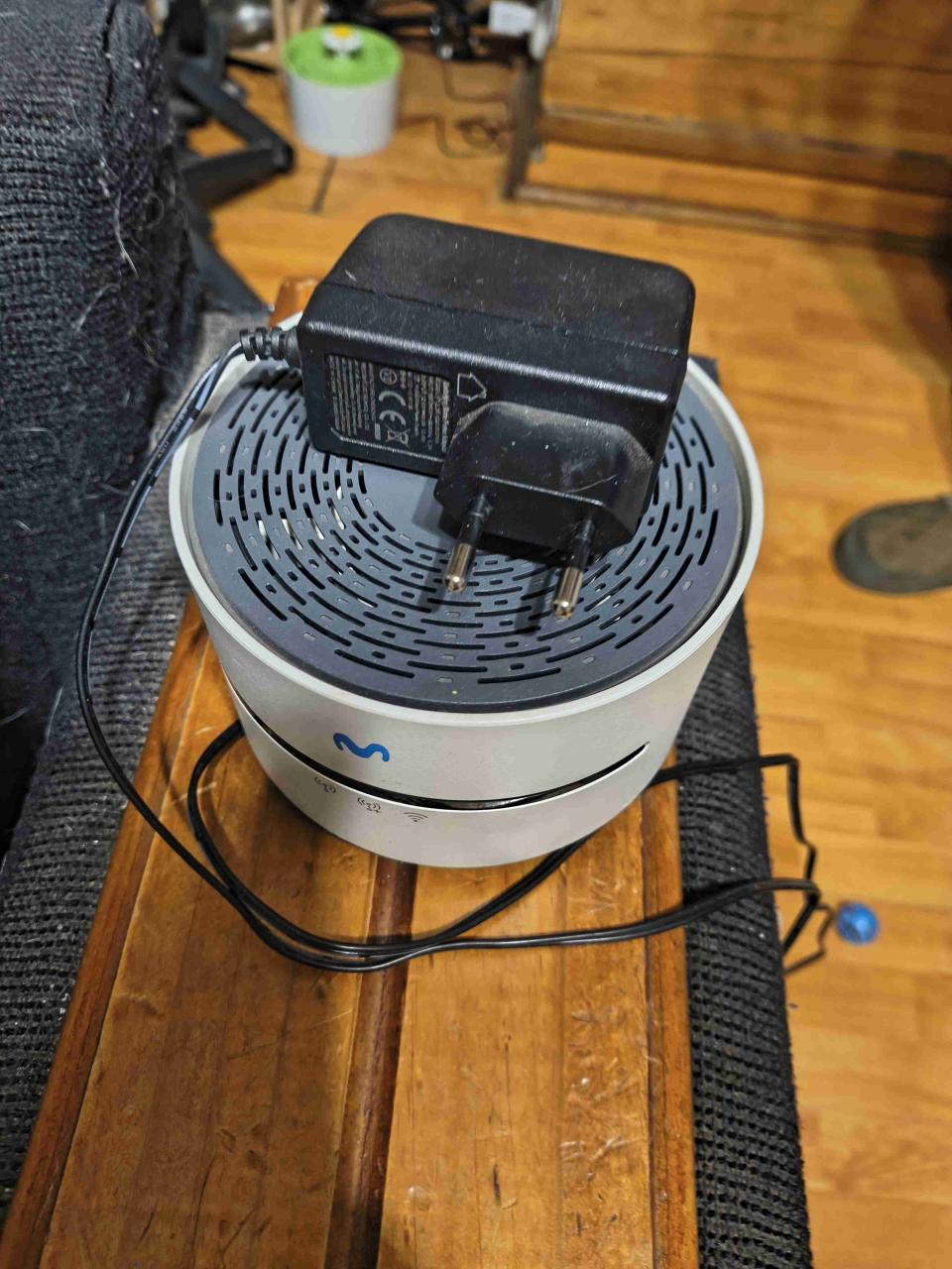 Router WiFi con cargador - miniatura 1