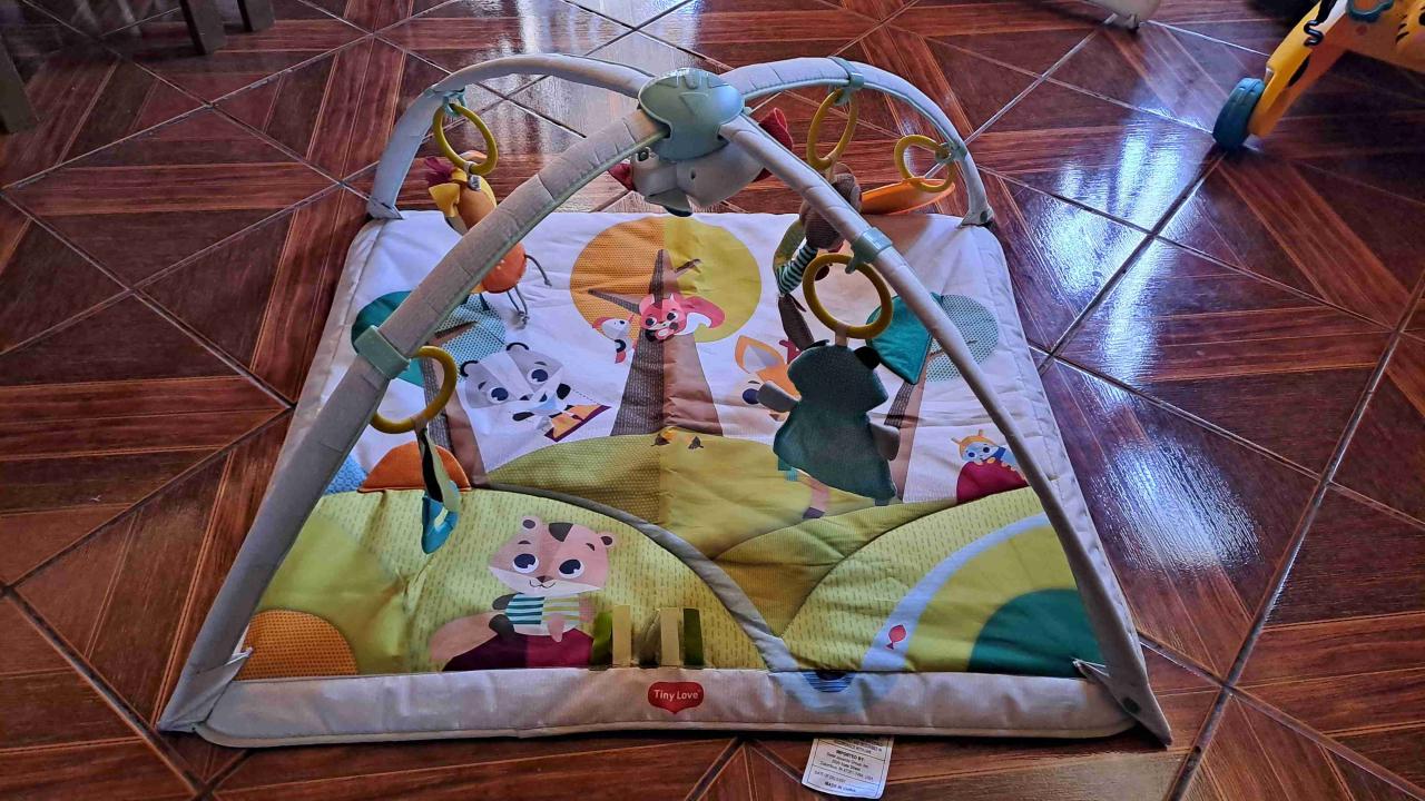 Gimnasio para bebés Tiny Love - miniatura 2