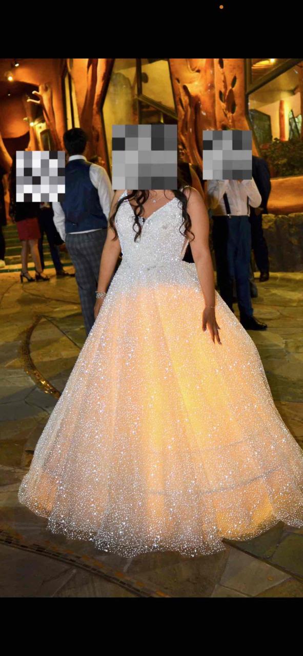 Vestido de novia brillante - miniatura 3