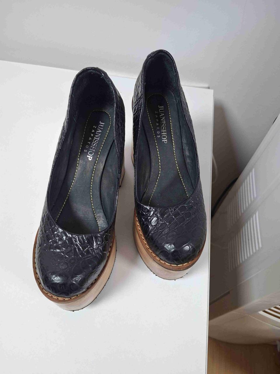 Zapatos de tacón negros texturizados - miniatura 3