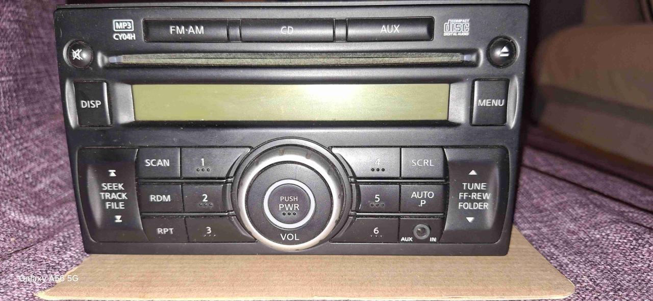 Radio de auto con CD y AUX - miniatura 1
