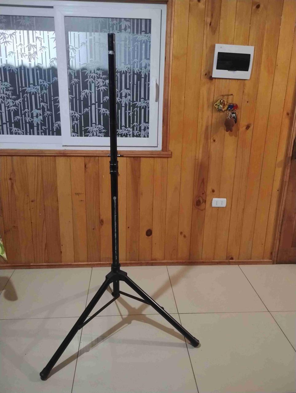 Trípode de soporte ajustable para Parlantes - miniatura 1