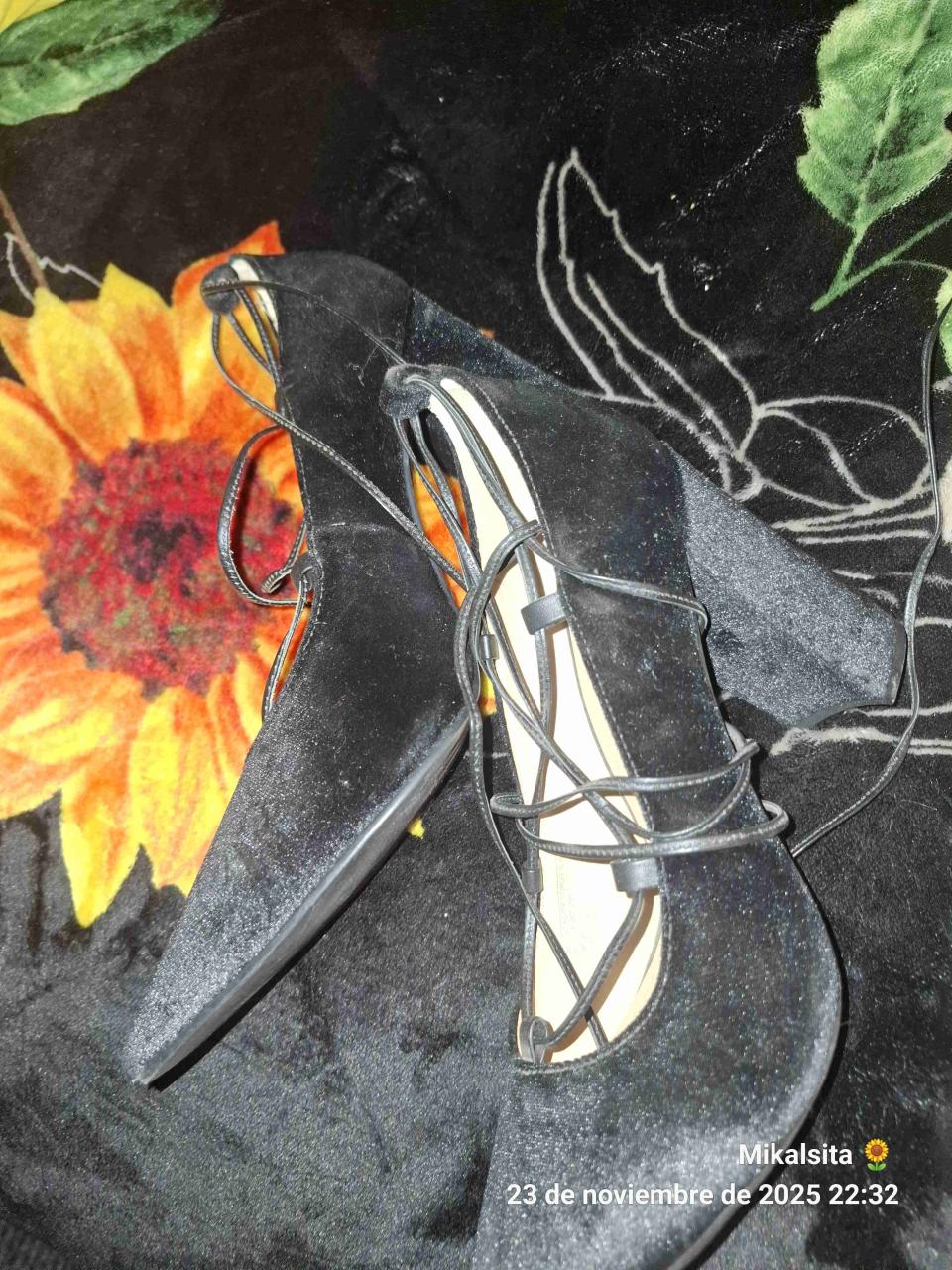 Zapatos negros de tacón alto - miniatura 1