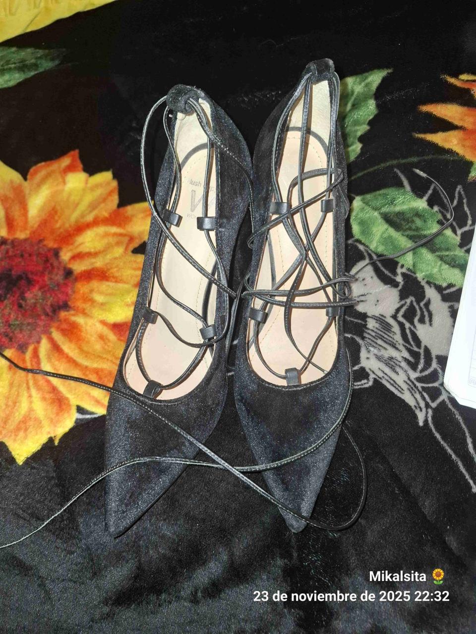 Zapatos negros de tacón alto - miniatura 2
