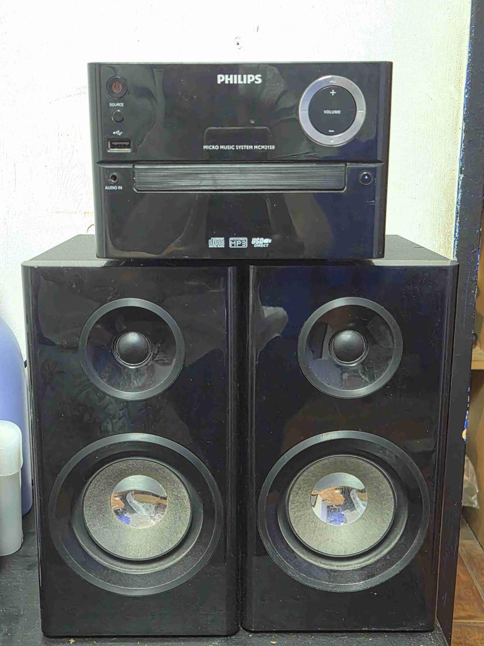 Sistema de música Philips con parlantes
