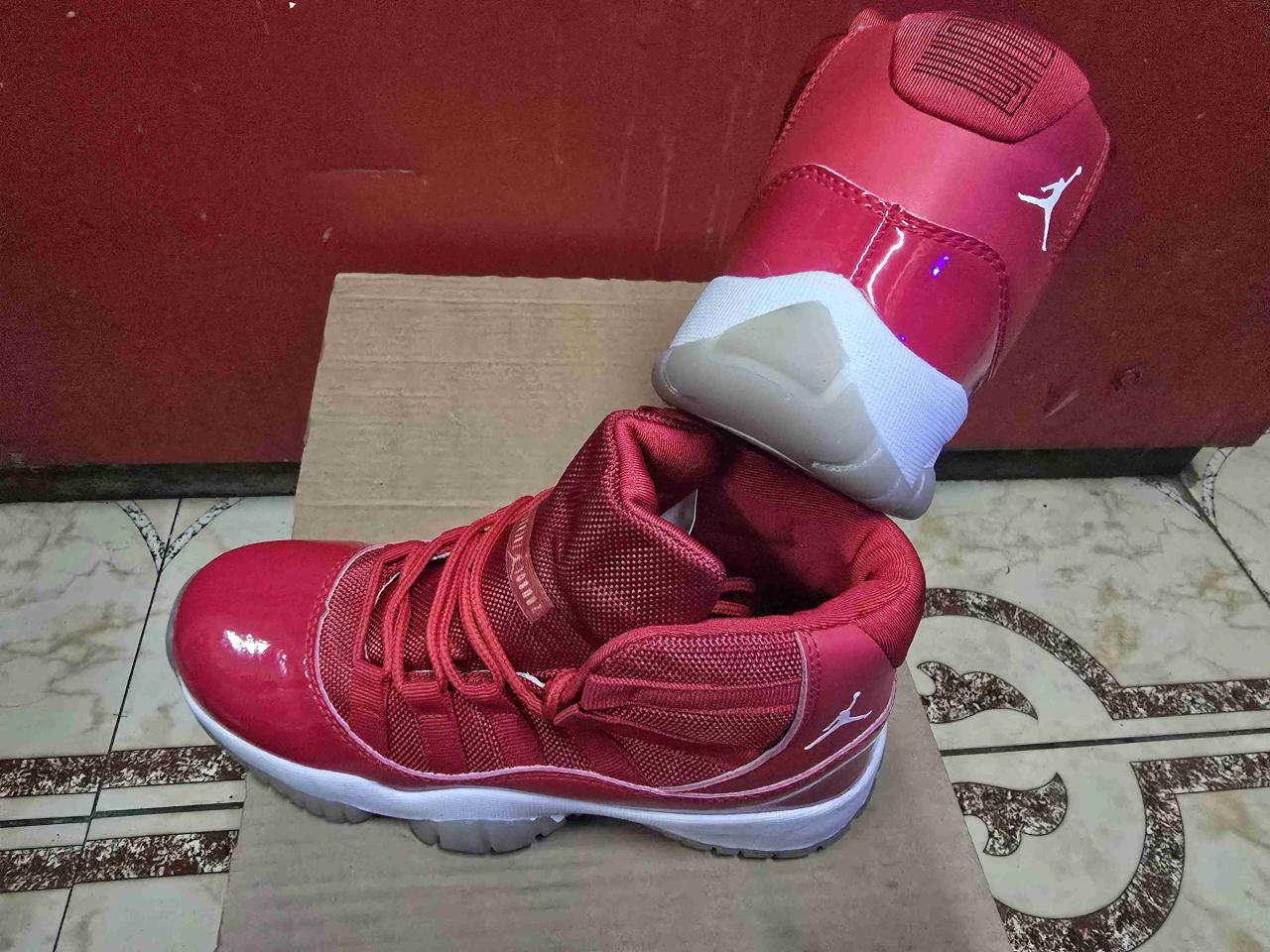 Zapatillas deportivas rojas - miniatura 2
