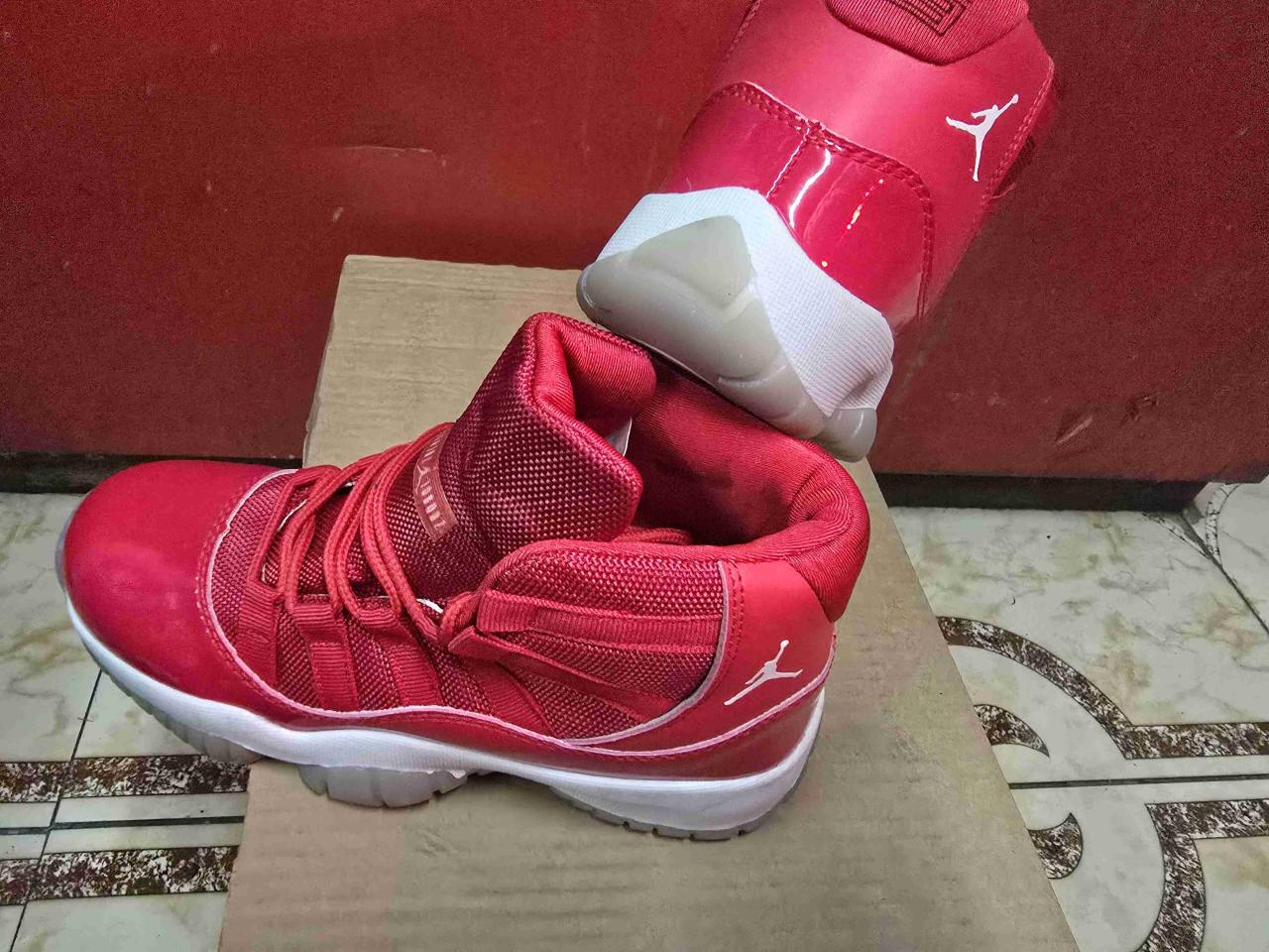 Zapatillas deportivas rojas - miniatura 3