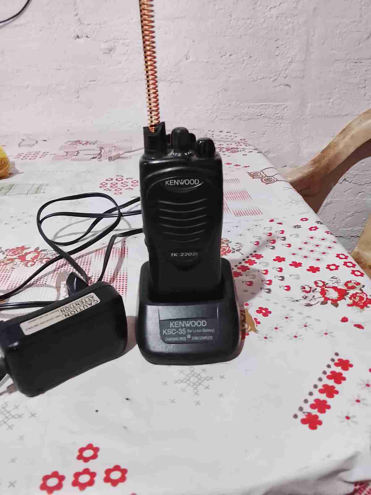 Radio Kenwood TK-2202L con cargador
