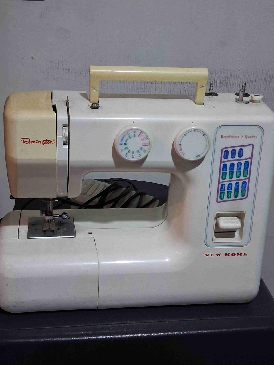 Máquina de coser Remington - miniatura 1