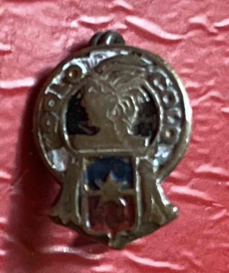 Antiquísimo pin insignia Club Colo Colo - miniatura 1