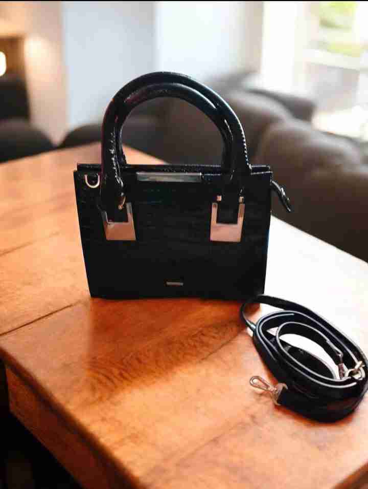 Cartera negra elegante