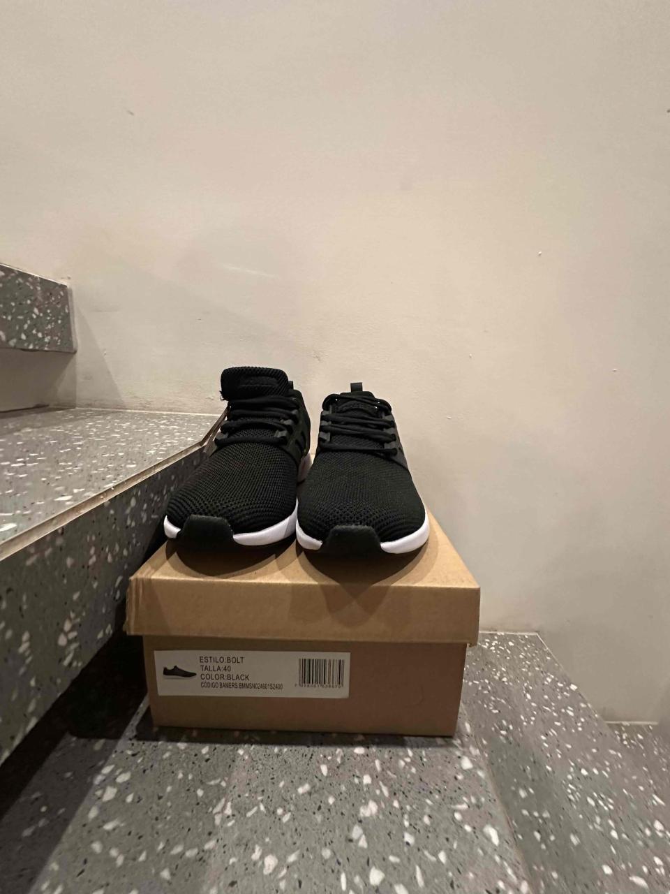 Zapatillas negras estilo Bolt - miniatura 1
