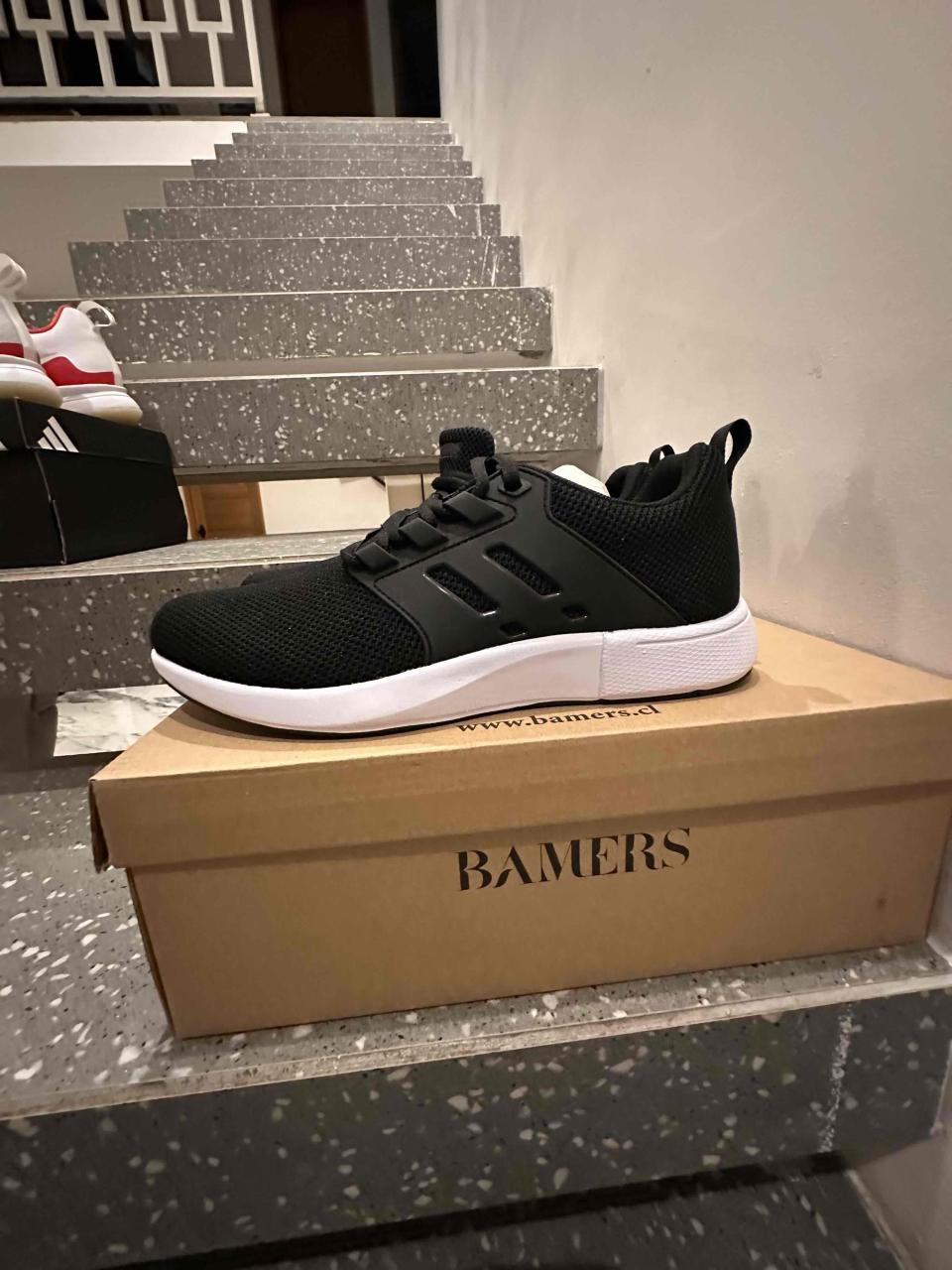 Zapatillas negras estilo Bolt - miniatura 2