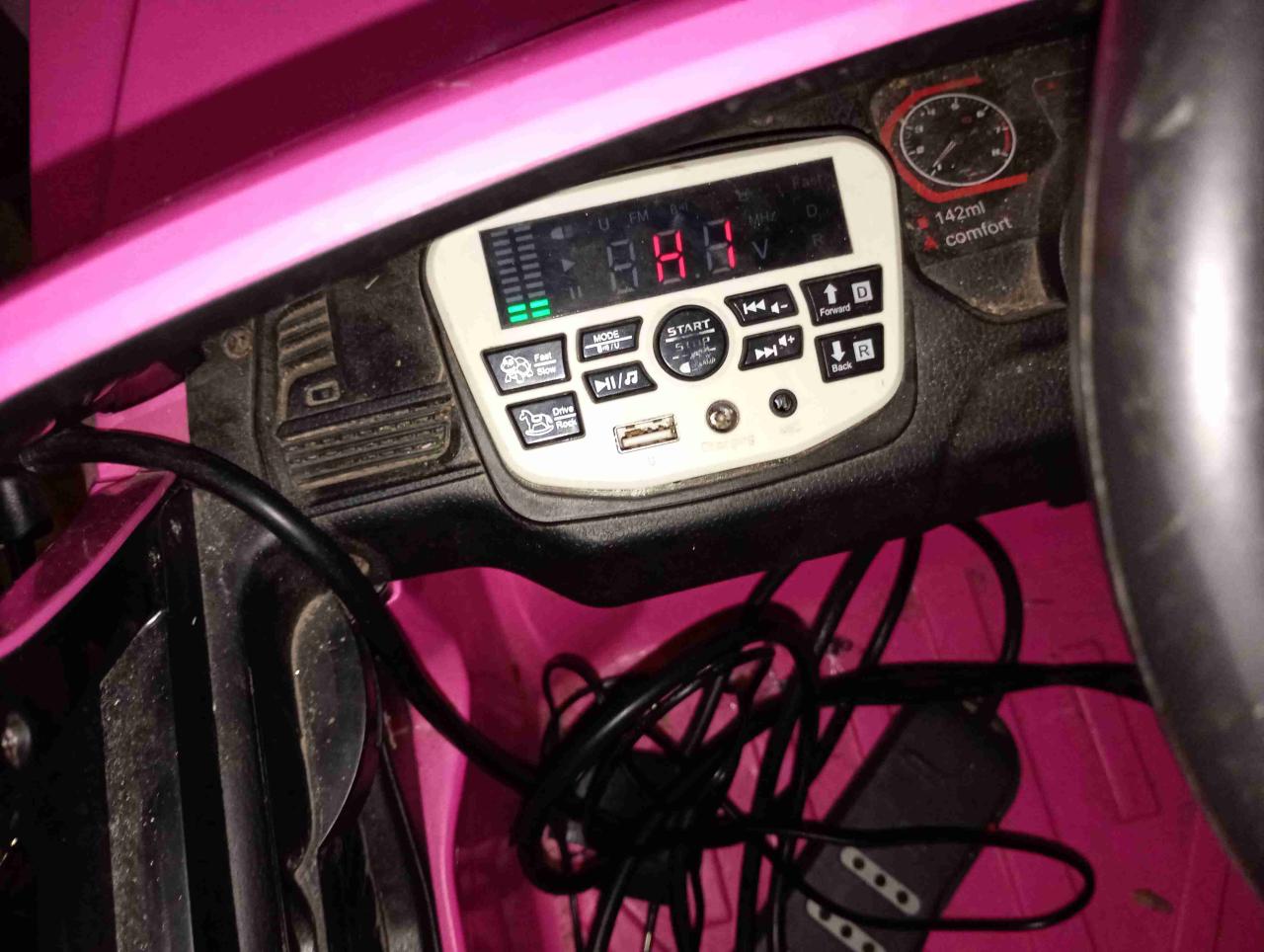 Auto eléctrico infantil rosa - miniatura 1