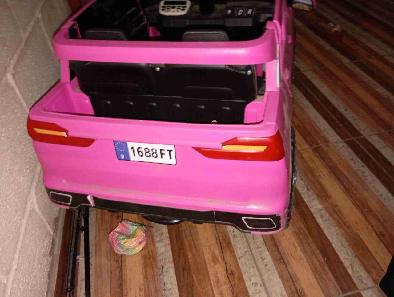 Auto eléctrico infantil rosa - miniatura 3
