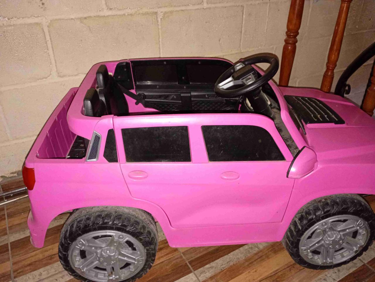 Auto eléctrico infantil rosa - miniatura 4