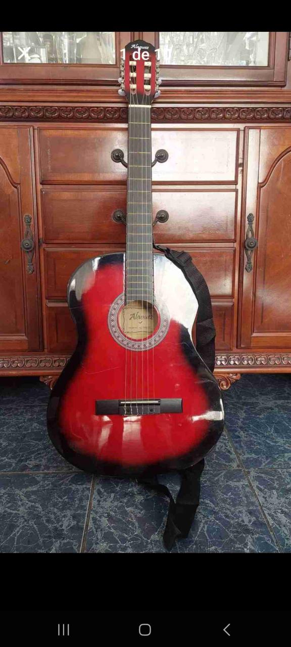 Guitarra acústica Alhambra roja - miniatura 1