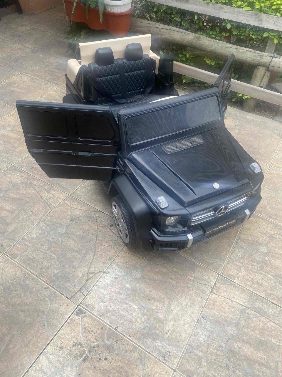 Auto eléctrico infantil negro - miniatura 4