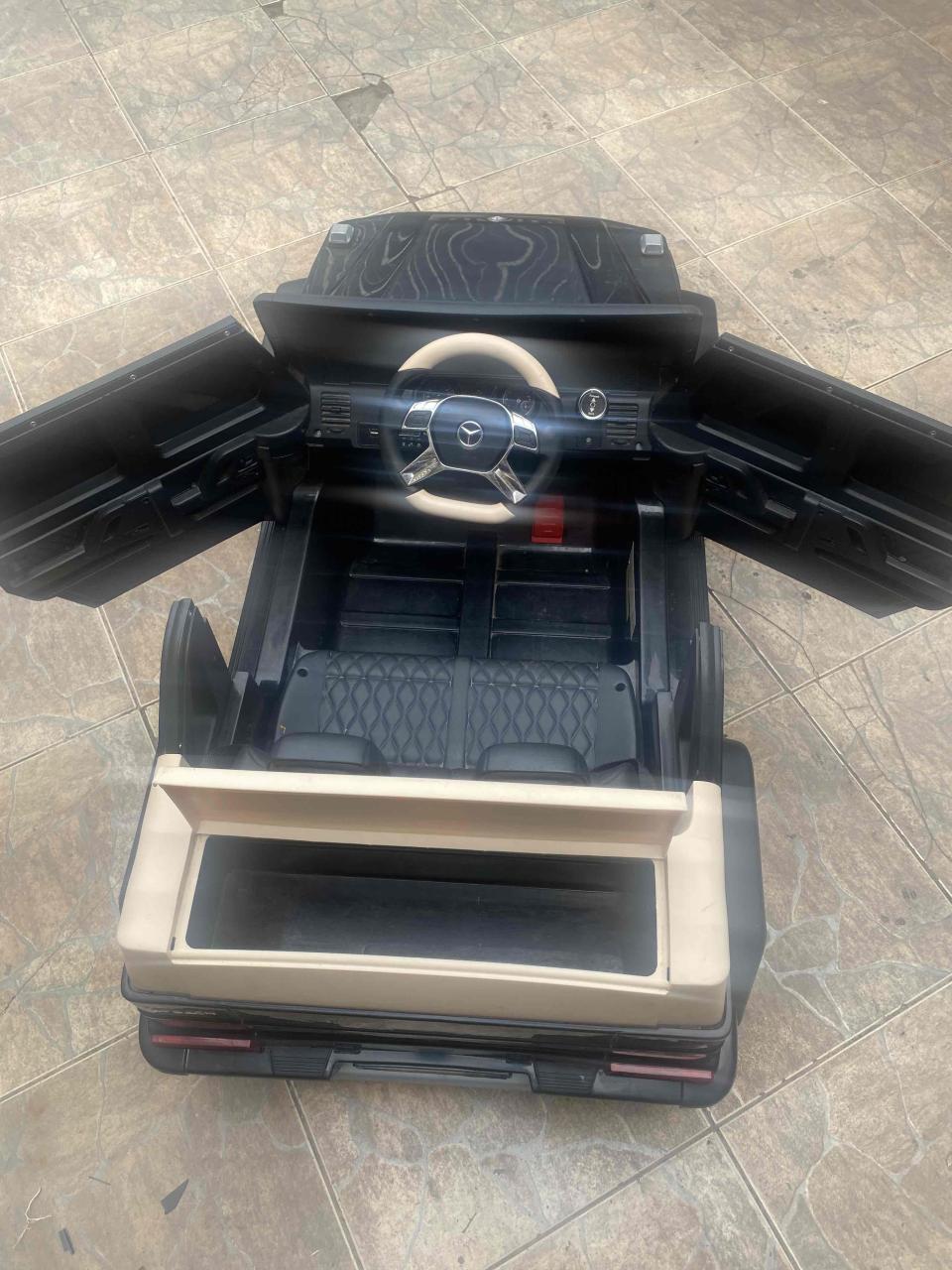 Auto eléctrico infantil negro - miniatura 6