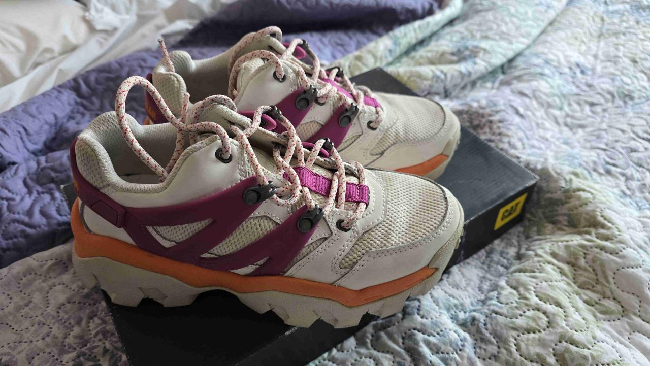 Zapatillas beige con detalles rosas - miniatura 3