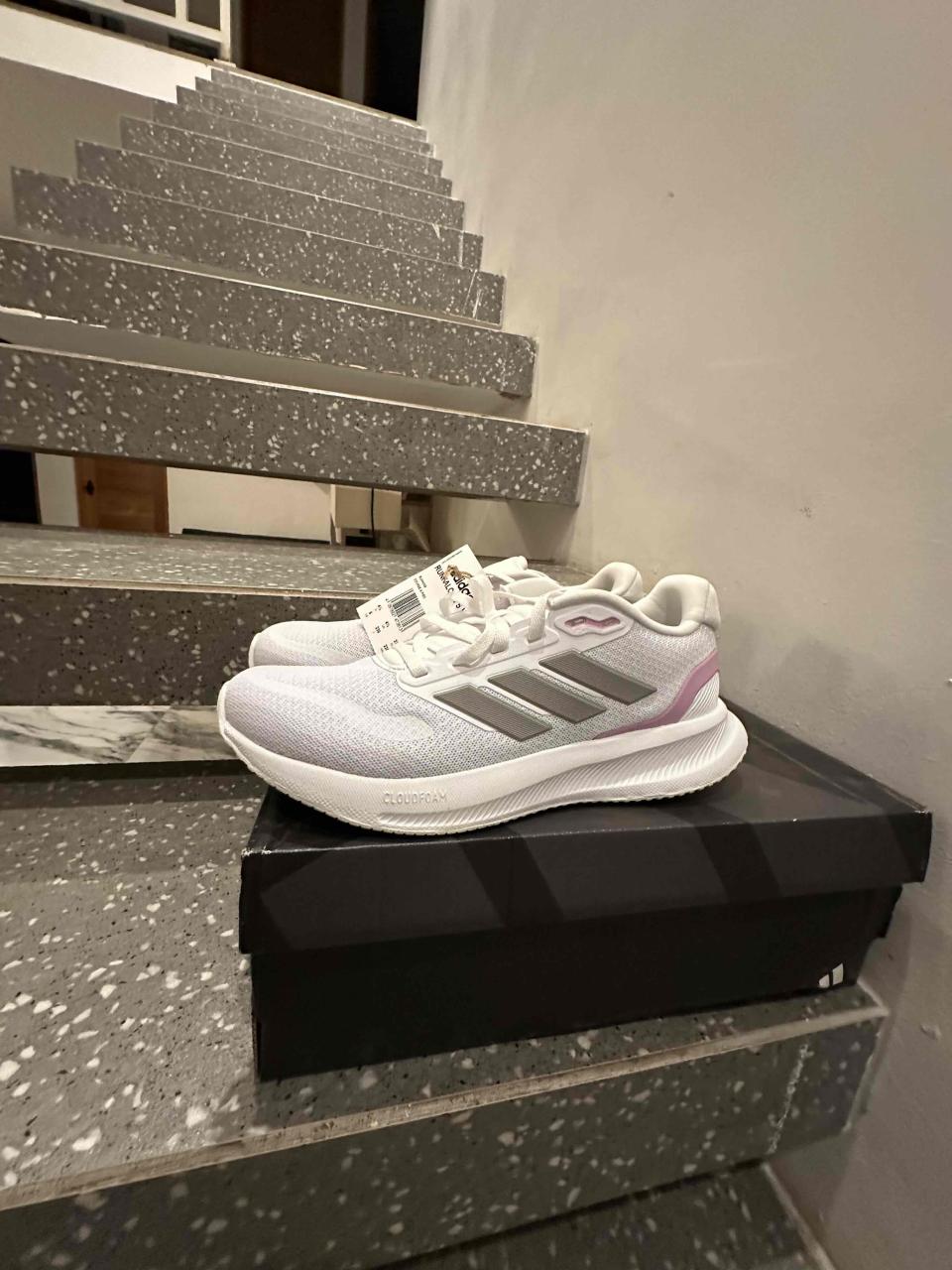 Zapatillas deportivas blancas con rayas unisex