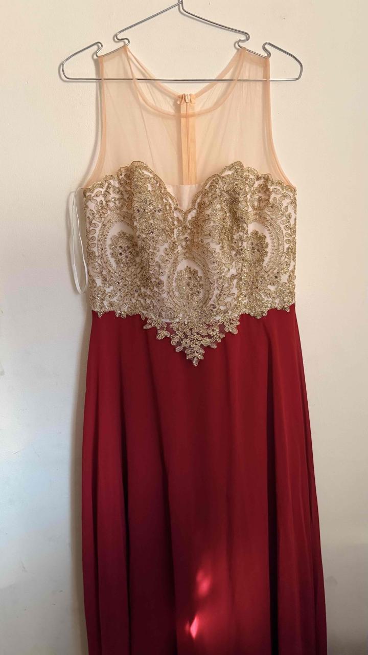 Vestido burdeo claro con encaje dorado - miniatura 1
